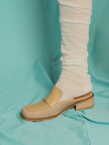 Cliche Loafer Mules (Beige) - february second - Modalova