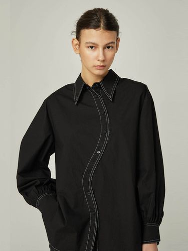 Round Raw Cutting Shirt (Black) - AVA MOLLI - Modalova