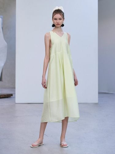 V-neck Sleeveless Dress - Lime - WOVEMENT - Modalova