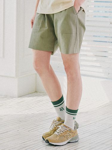 Classic Linen Half Pants Khaki - PaperBoy - Modalova