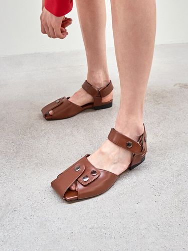 Amber Buckle Strap Sandal_Brown - Neute - Modalova