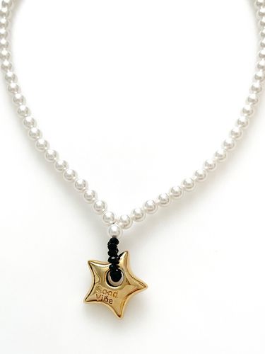 Good Vibe Star Pearl Necklace_Black - August Harmony - Modalova