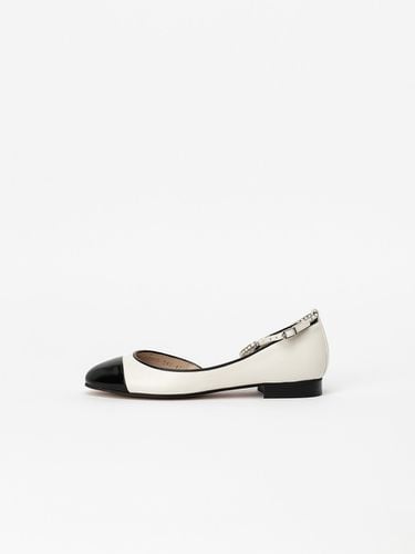 Aity Side-cut Strap Shoes in - CHAUSSURE LAPIN - Modalova