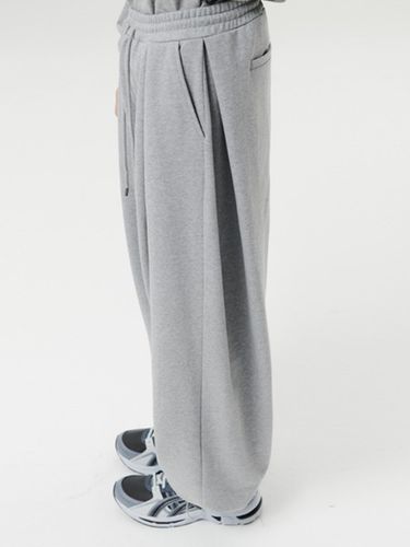 Deep Three Tuck Sweatpants _ Grey - DNSR - Modalova