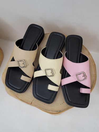 Buckle Slide (3 Colors) - KERRIJADE - Modalova