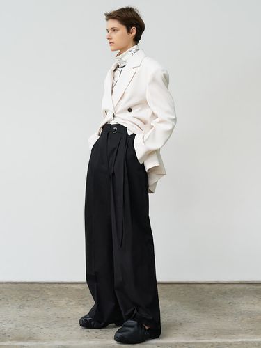 Two Tuck Slacks _ Black - MAISONMARAIS - Modalova