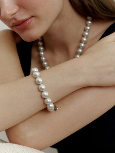 Soft Silver Pearl Bracelet - LOVE ME MONSTER - Modalova