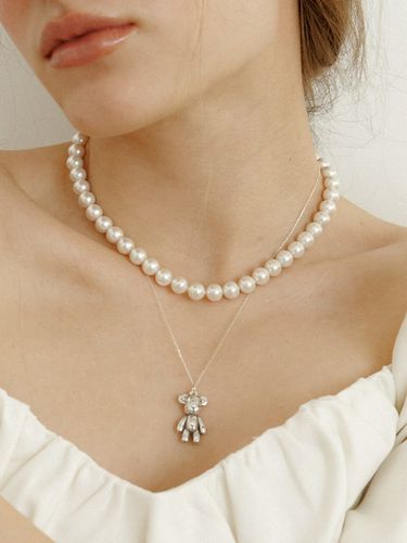 Classic 90s Pearl Necklace - LOVE ME MONSTER - Modalova