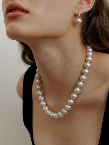 Soft Silver Pearl Necklace - LOVE ME MONSTER - Modalova