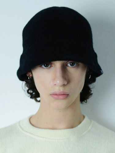 Cashmere Bucket Hat _ Black - PIECEMAKER - Modalova