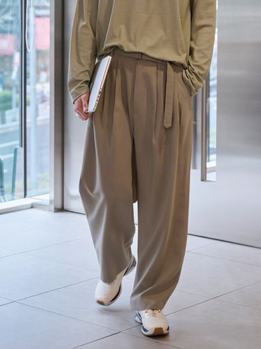 All Day Belted Pintuck Detail Pants - TLEYOUNG - Modalova