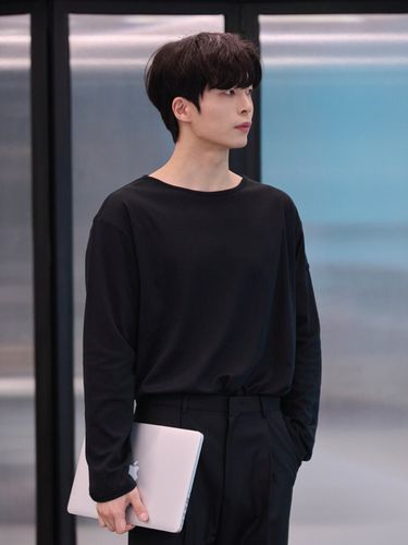 Boat Neck Long Sleeve T-shirt Black - TLEYOUNG - Modalova