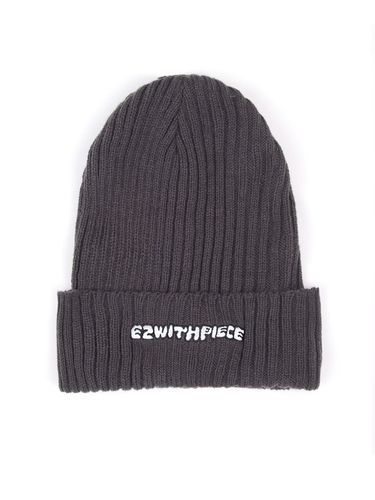 EWP Beanie _ Charcoal - PIECEMAKER - Modalova