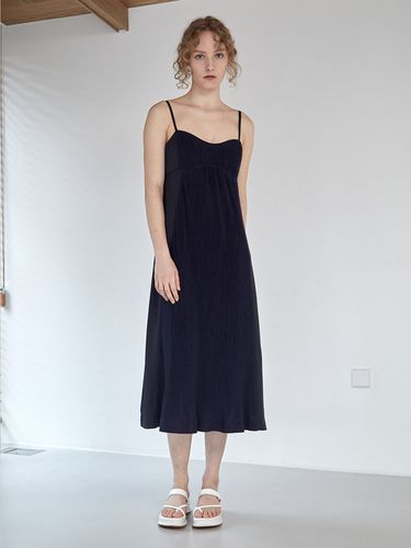 Soy Sleeveless Pleats Dress_Navy - OSTKAKA - Modalova