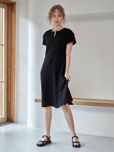 Linen Som Half Sleeve Dress_Black - OSTKAKA - Modalova