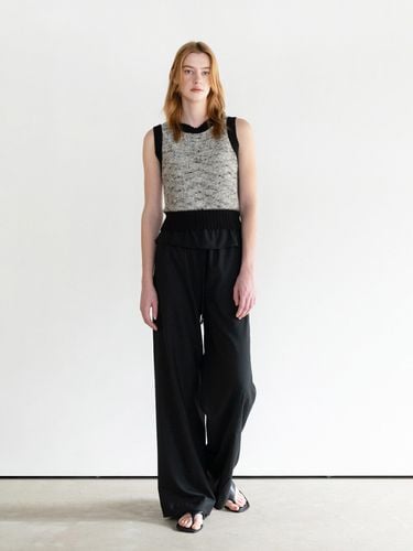 Bending Wide Pants (Black) - AVA MOLLI - Modalova