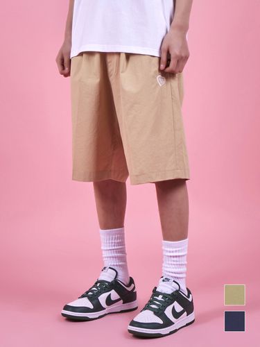 Heart Logo Set-up Chino Short Pants (2 Colors) - VARZAR - Modalova