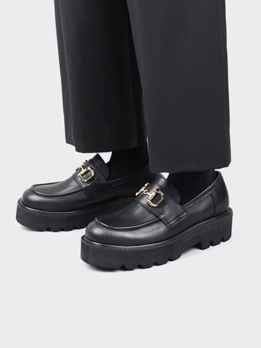 Wide Buckle Leather Loafers (Gold) - DAVID STONE - Modalova