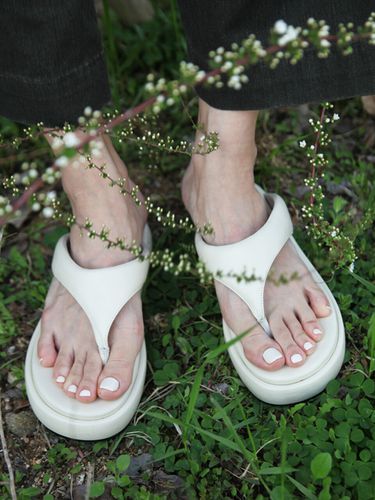 Nael Platform Flip Flops Leather - blanc sur blanc - Modalova