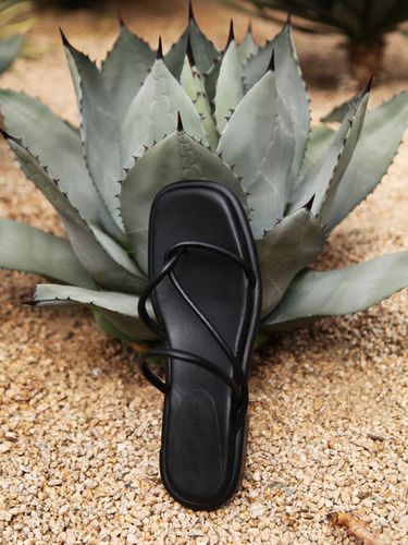 Maya Slides_Leather Black - blanc sur blanc - Modalova