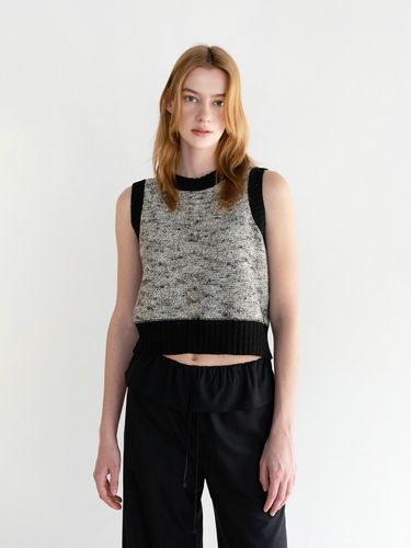 Contrast Rib Halterneck Knit Top () - AVA MOLLI - Modalova