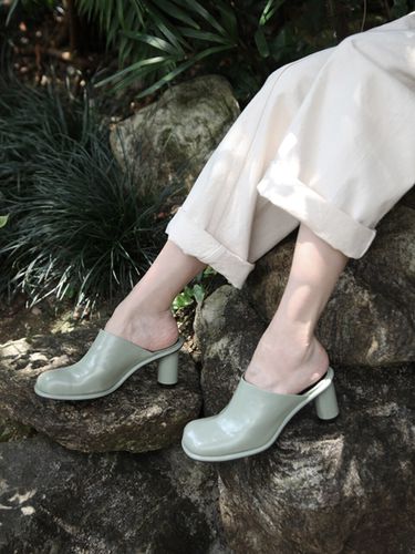 Julie Mules_Leather Mint Grey - blanc sur blanc - Modalova