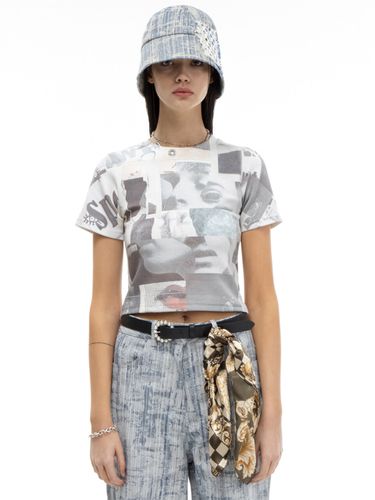 Collage-Print Cropped Short-Sleeve T-Shirt - The GREATEST - Modalova