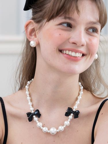 Big Pearl Ribbon Necklace_Black - FANTASTIC PLANET - Modalova