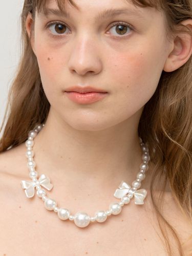 Big Pearl Ribbon Necklace - FANTASTIC PLANET - Modalova