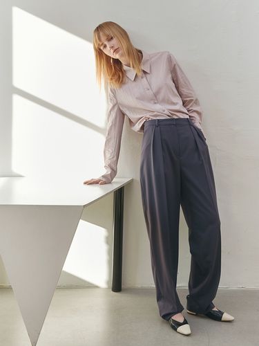 Two Tuck Baggy Pants_Dark Blue - DEKAVV - Modalova