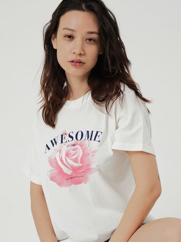 Rose Print Short-Sleeved T-Shirt_White - Awesomestudio - Modalova