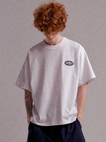 Halo N Chain Short-Sleeve T-Shirt - PaperBoy - Modalova