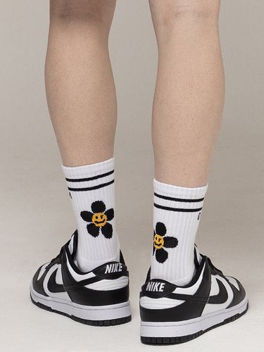 Unisex] Black Flower Smile Logo Socks 1pack - GRAVER - Modalova