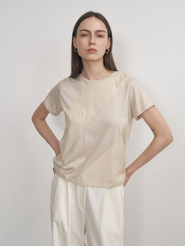 Silk Combi Tee_Light Beige - NEBELEVERYWEAR - Modalova