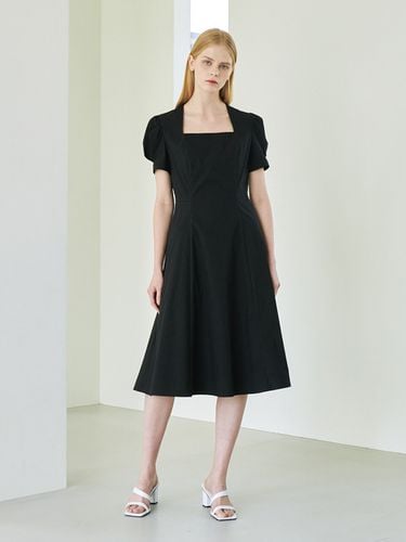 Square Neck Shirring Dress_Black - Nouve - Modalova