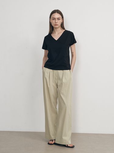 Banding Straight Pants_Beige - NEBELEVERYWEAR - Modalova