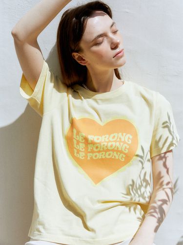 The Summer Romance T-shirt (Yellow) - Le Forong - Modalova