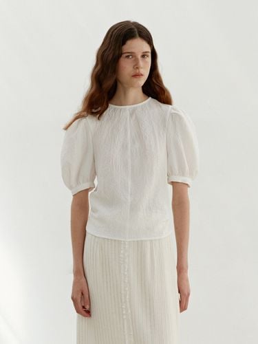 TWR Shirring Puff Blouse_White - MOHAN - Modalova