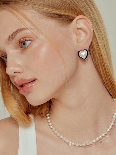 Bold Heart Pearl One-Touch Earring - TATIANA - Modalova