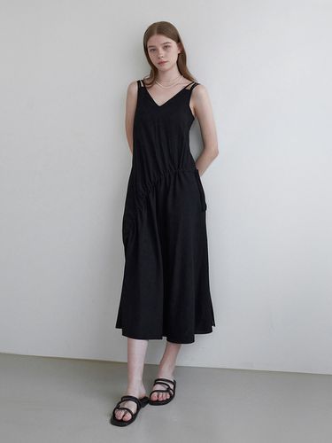 Shirring V-neck Sleeveless Dress_Black - ADAUL - Modalova