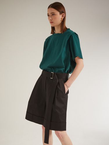 Tuck Detail Half Pants_Black - LE YIEL - Modalova