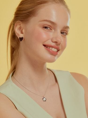 Mother of pearl Flower Egg Chain Necklace - TATIANA - Modalova