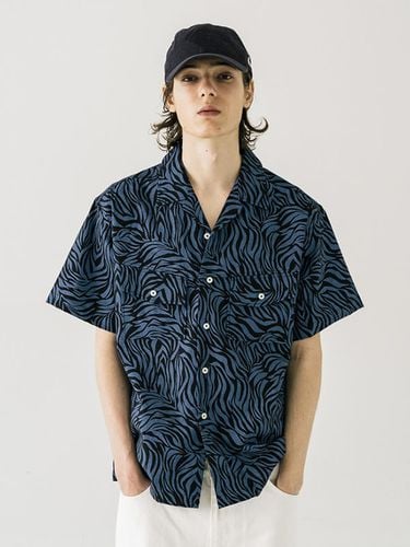 Camp-Collar Zebra-Print Short-Sleeve Shirt - VASTIC - Modalova