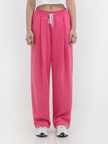 P004 One-Tuck Sweatpants Pink - WAAR - Modalova