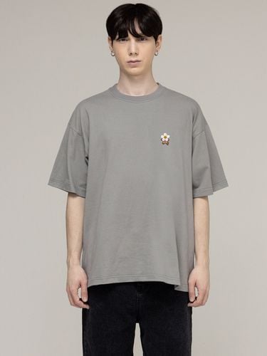 Embroidery Detail Half Sleeve T-shirt - GRAVER - Modalova