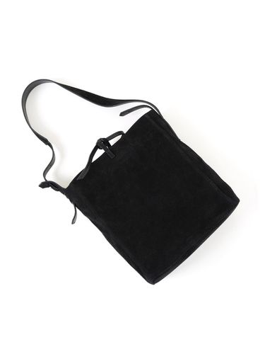 Nomi Suede Bag (Black) - LEEHO - Modalova