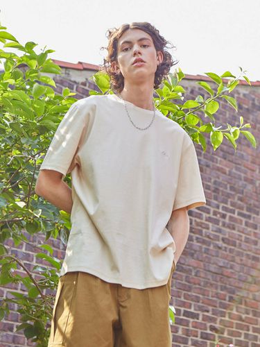 Silket Embroidered Half T-Shirt_Beige - Moth - Modalova