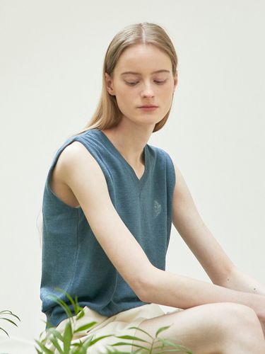 Linen Sleeveless Knit Vest (Blue) - octette - Modalova