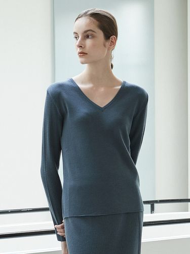 Wool Mild Rib Knit Top (Blue) - octette - Modalova