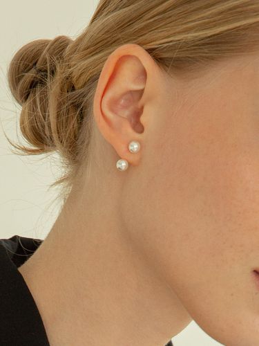 K Double Pearl Two Way Earring - LUNNE - Modalova